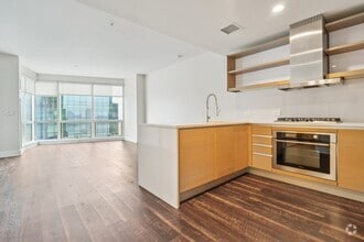 Building Photo - 77 Hudson St