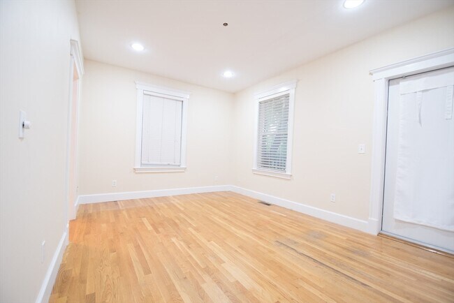 Foto del edificio - 288 Western Ave