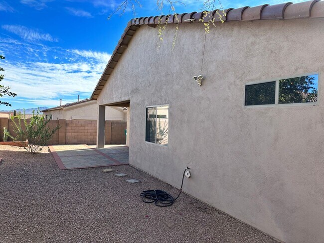 Foto del edificio - Price just Reduced ! Beautiful Home on a C...