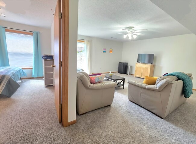 Foto del edificio - 615 Rachael St