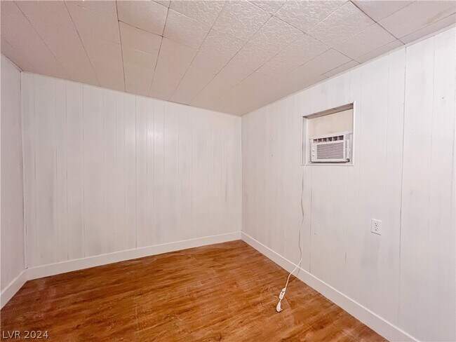 Building Photo - 3008 Palm Springs Way