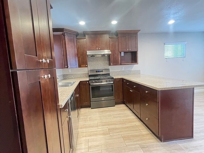 Building Photo - 5794 Burnham Ave