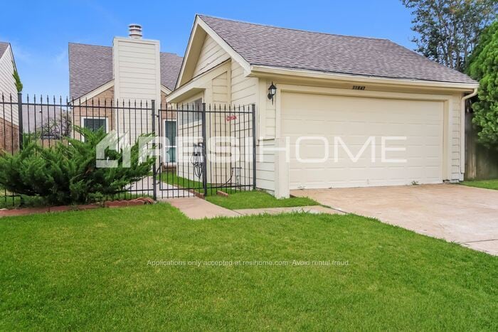 Primary Photo - 11847 Fairpoint Dr