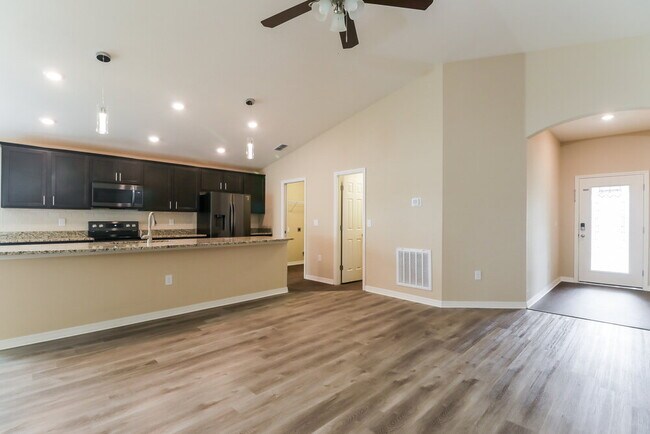 Foto del edificio - 6784 Hanworth Ln