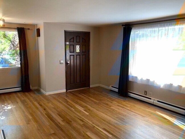 Building Photo - North Seattle Home w/ Swimming Pool & AC