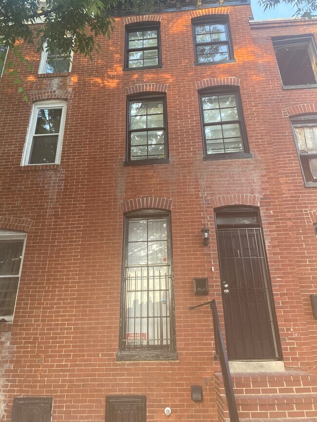 Fachada de la casa - 11 S Carey St