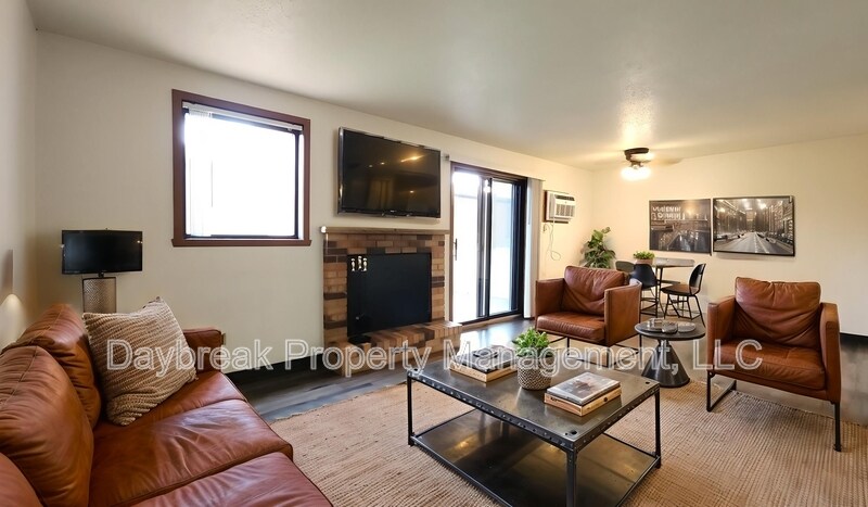 Foto principal - 3402 15th Ave S