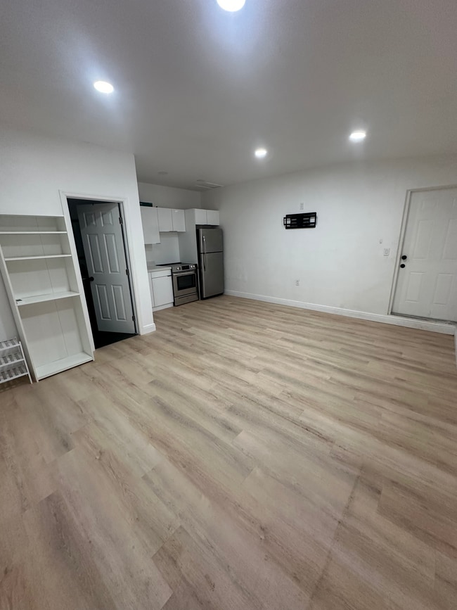 Building Photo - 170 Penn Way