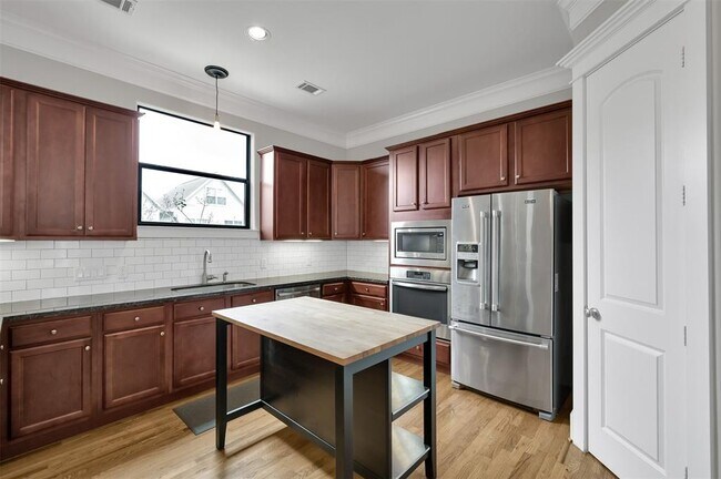 Foto del edificio - 910 W 20th St