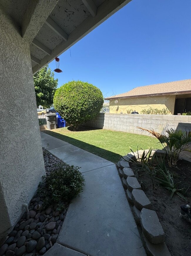 Building Photo - Beautiful Home in the Heart of Cathedral City