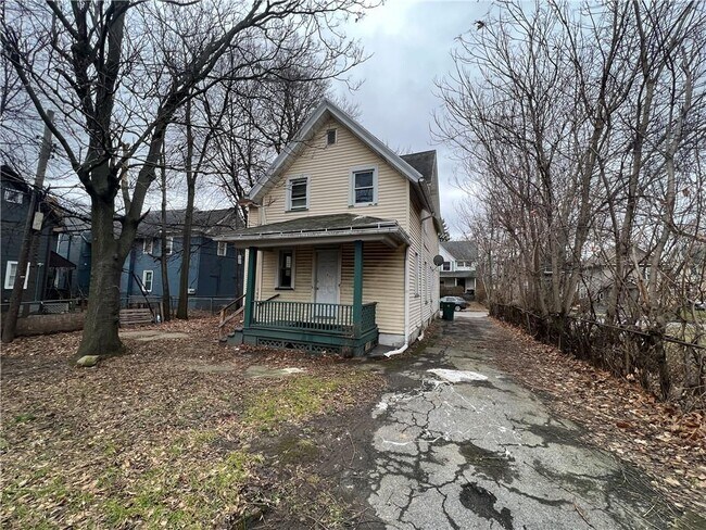 Building Photo - 10 Locust St