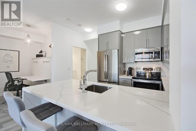 Building Photo - 260-260 Sackville St