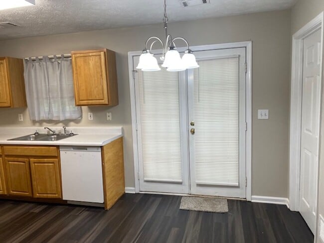 Building Photo - Ranch Style home in Locust Grove