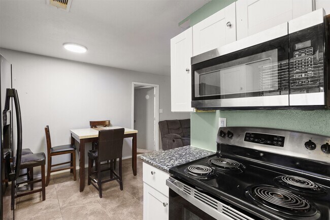 Foto del edificio - 8632 Brock Park Blvd