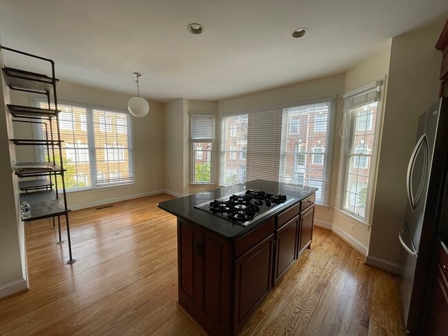 Building Photo - 1308 McLean Crest Ct