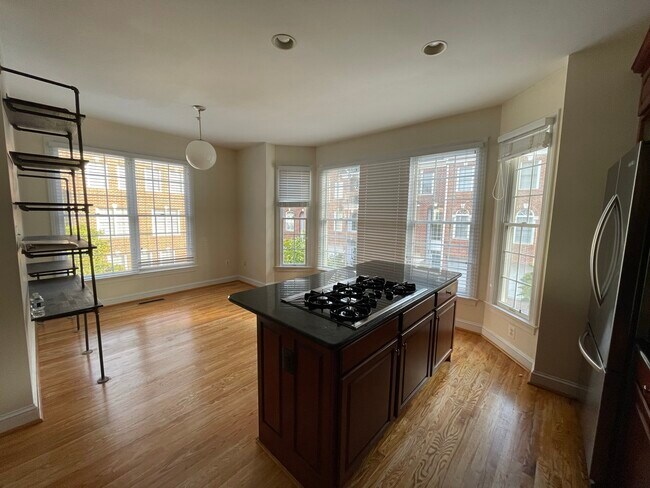 Foto del edificio - 1308 McLean Crest Ct