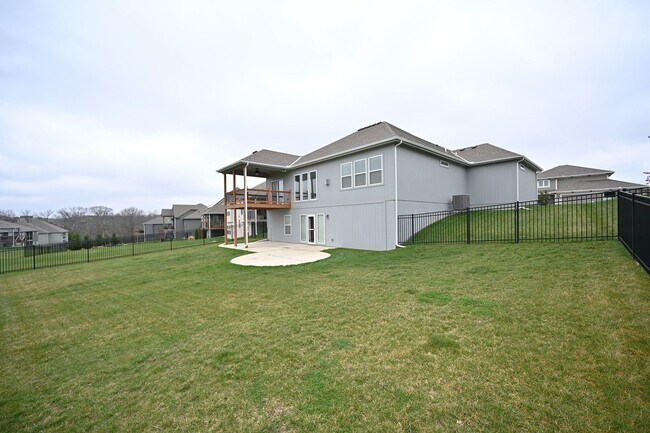 Building Photo - 7465 NW Douglas Ct
