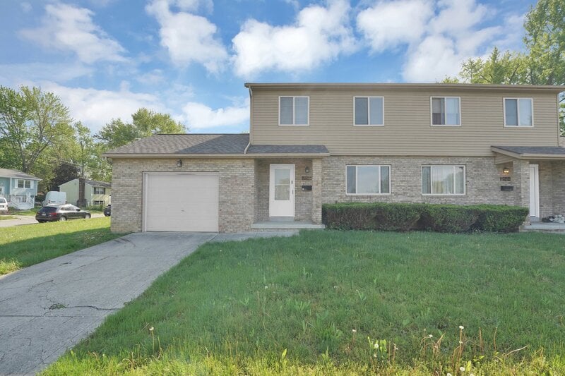 Primary Photo - 2522-2524-2524 Weyburn Rd