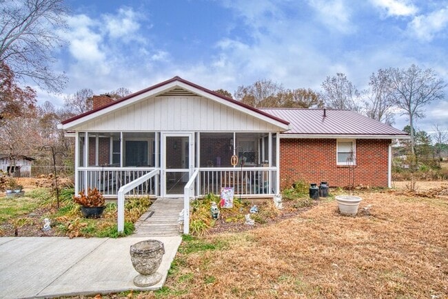 Building Photo - AMAZING FRANKLIN RENTAL WITH LAND!!