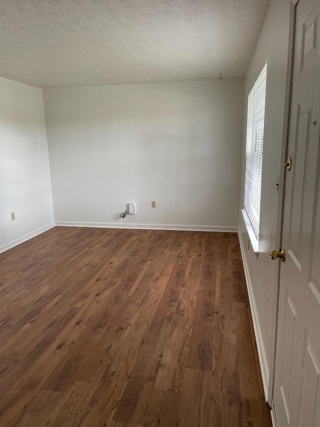 Building Photo - 98 Andrea Dr