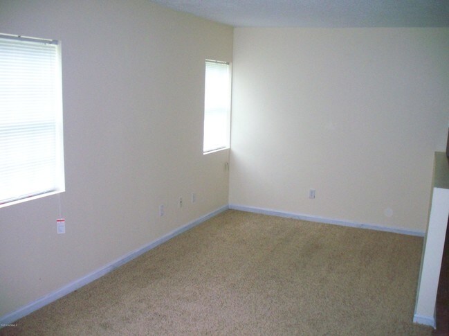 Building Photo - 385 Freedom Way