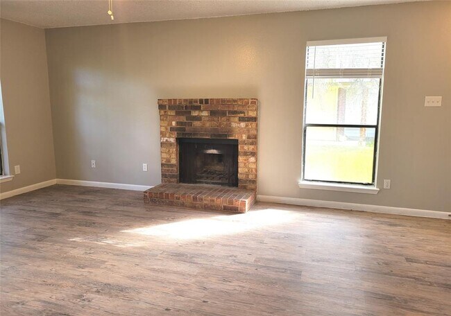 Building Photo - 13339 Water Oak Ln