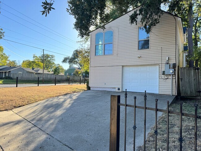 Foto del edificio - 627 W 2nd St