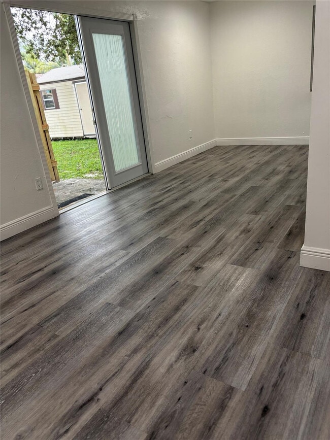 Foto del edificio - 351 N 70th Terrace