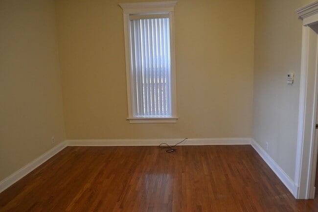 Photo - 912 N. Western Ave Apartment