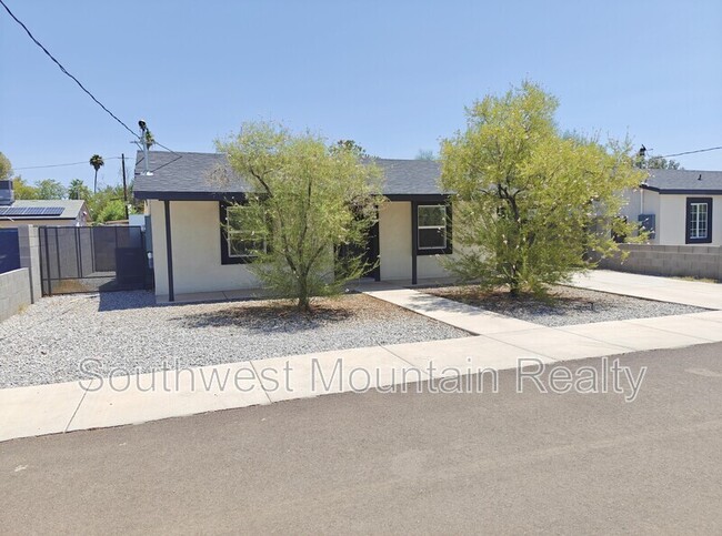 Building Photo - 7405 N 62nd Ave