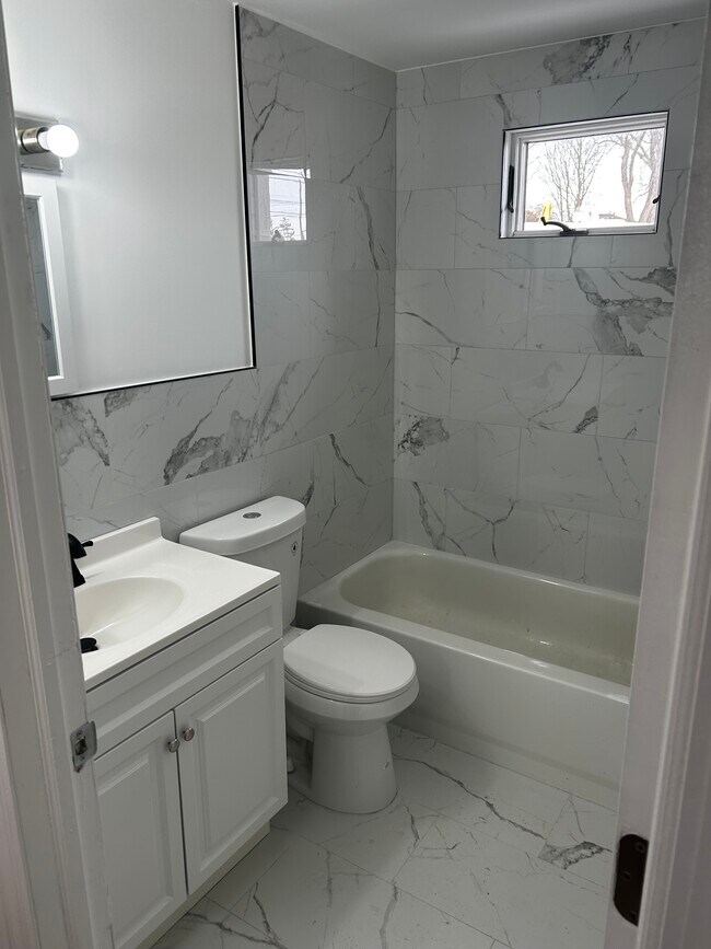 Foto del edificio - 143 Armstrong Ave