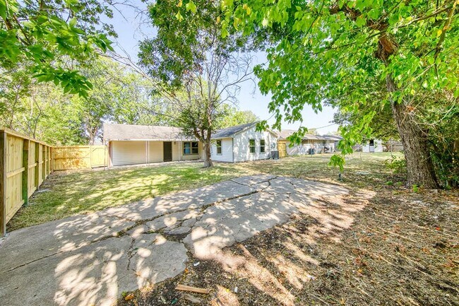 Foto del edificio - 8415 Bronson St