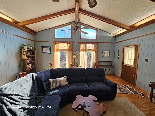 Foto del edificio - 253 Goodpasture Hollow Rd