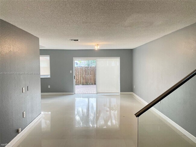 Foto del edificio - 3 br, 2.5 bath House - 5119 NW 116th Ave