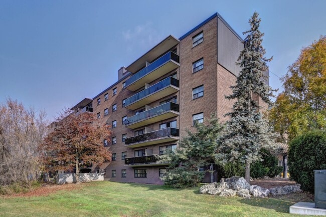 Photo du bâtiment - 85 & 89 Willow Road Apartments