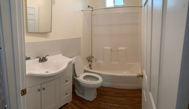 Bathroom - 418 RS County Rd 3333