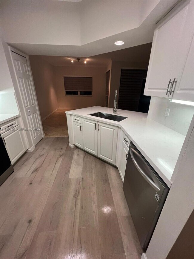 Foto del edificio - 3245 NE 184th St