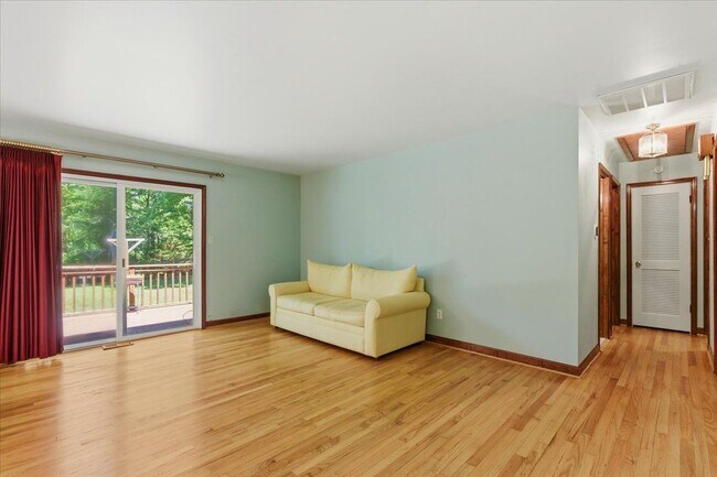 Foto del edificio - 45320 Barefoot Dr