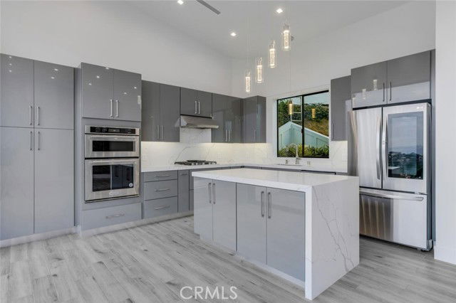 Foto del edificio - 19131 Menard Pl