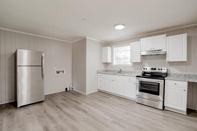 Building Photo - NOW OFFERING HALF OFF FIRST FULL MONTH IF ...