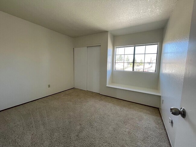 Foto del edificio - 7573 Flower Meadow Dr