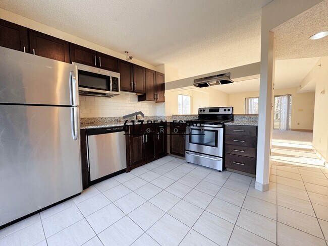 Foto del edificio - 150 N Beacon St