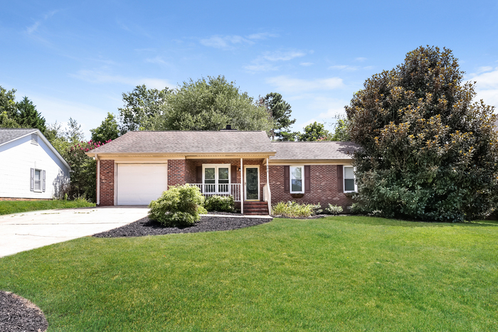 Foto principal - Beautiful home on Laurel Tree Lane