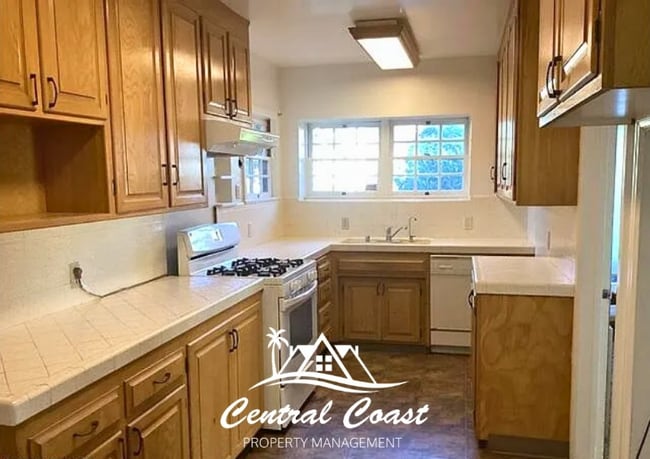 Building Photo - 0 E Hermosa St