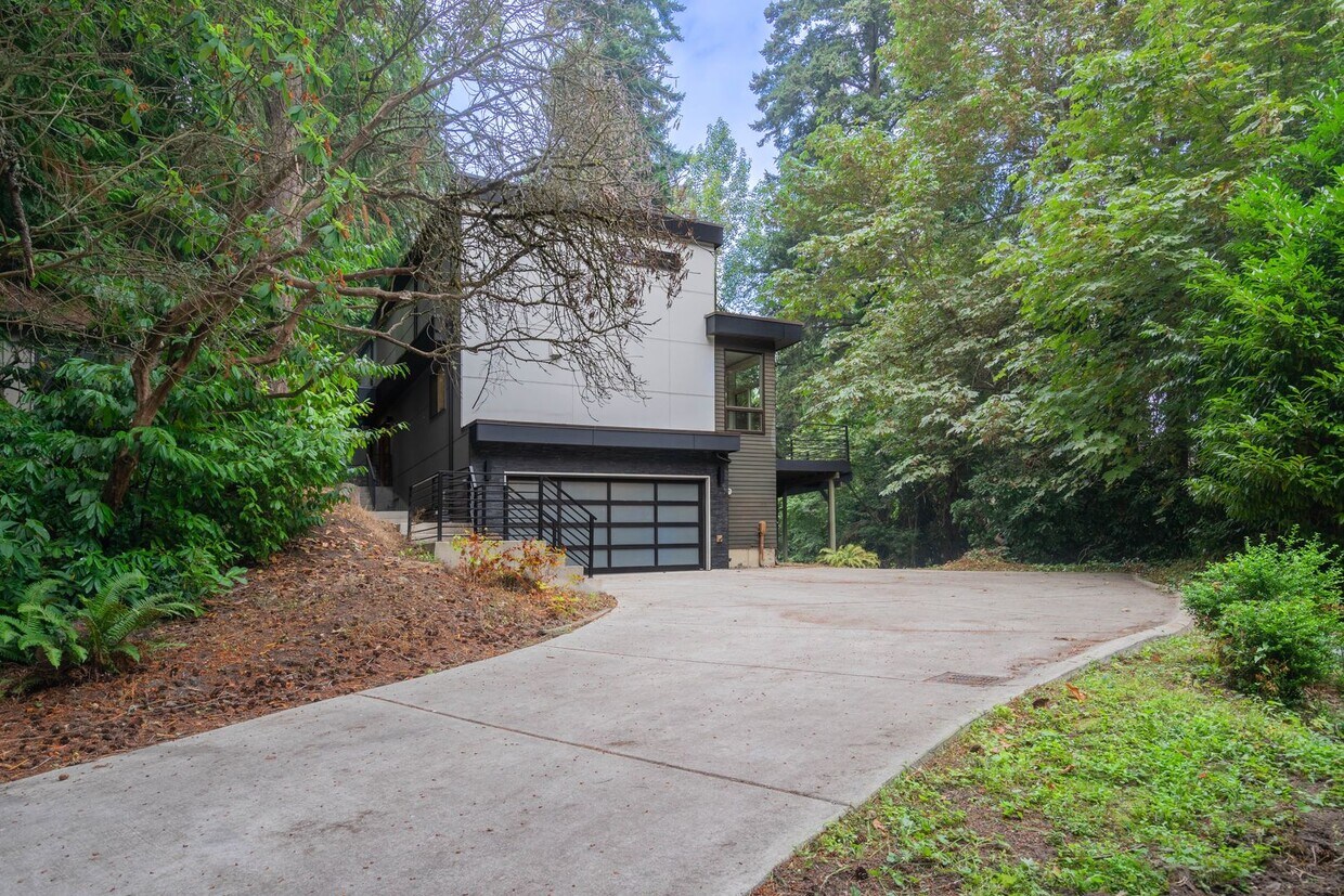 Primary Photo - House for rent in Clyde Hill, Bellevue