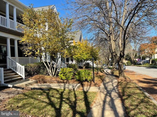 Building Photo - 480 Braceland Dr