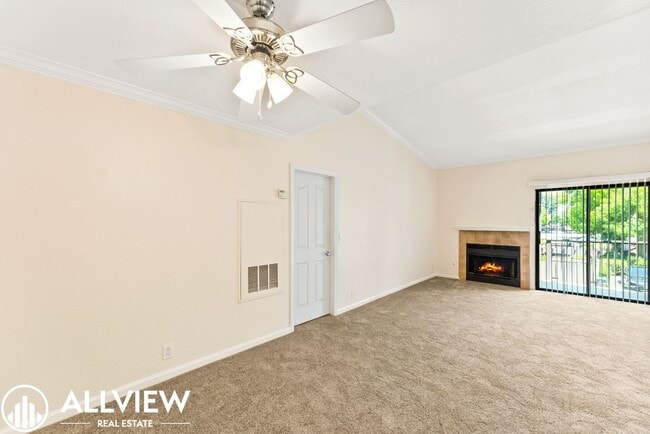 Foto del edificio - Stunning Dual Master Condo Available NOW i...