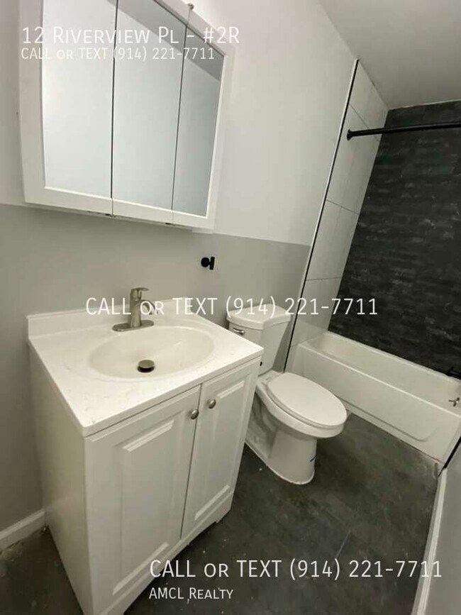 Foto del edificio - 12 Riverview Pl