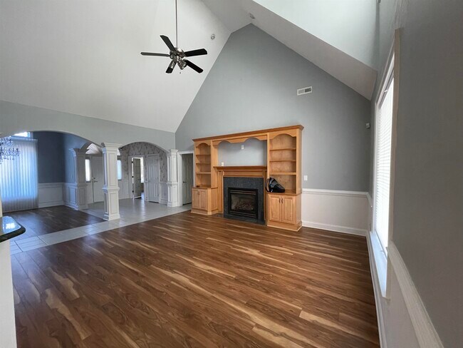 Foto del edificio - 530 Winterberry Ln