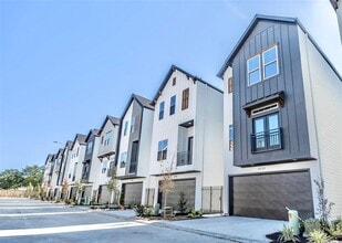 Building Photo - 3704 Creekmont Grn Ln